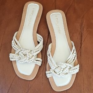 Andre Assous "Nolana" Woven Knot Pearl Flat Sandals Size 10